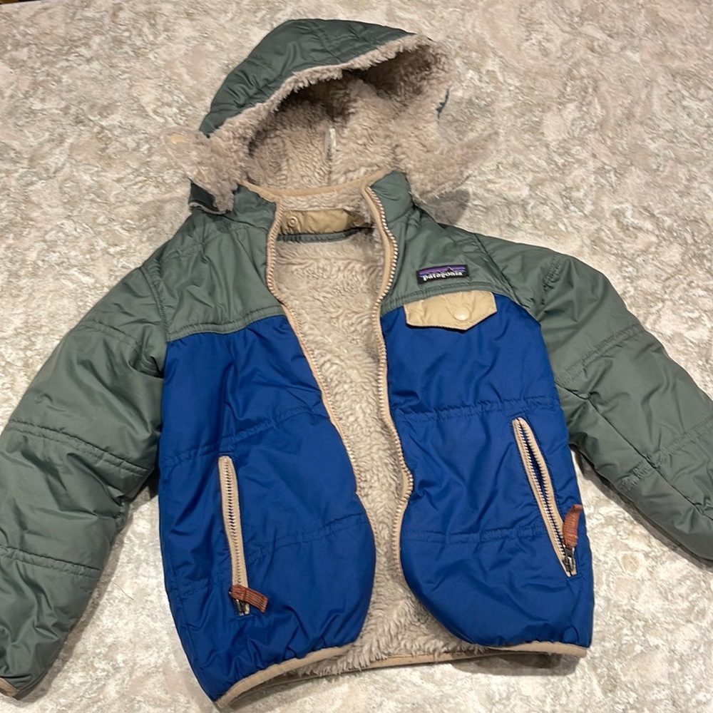 Like new reversible Patagonia size 5T